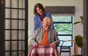 مطالعهای جدید نشان میدهد کمک به دیگران میتواند راهی آسان برای جوان نگه داشتن مغز باشد مطالعهای جدید نشان میدهد کمک به دیگران میتواند راهی آسان برای جوان نگه داشتن مغز باشد